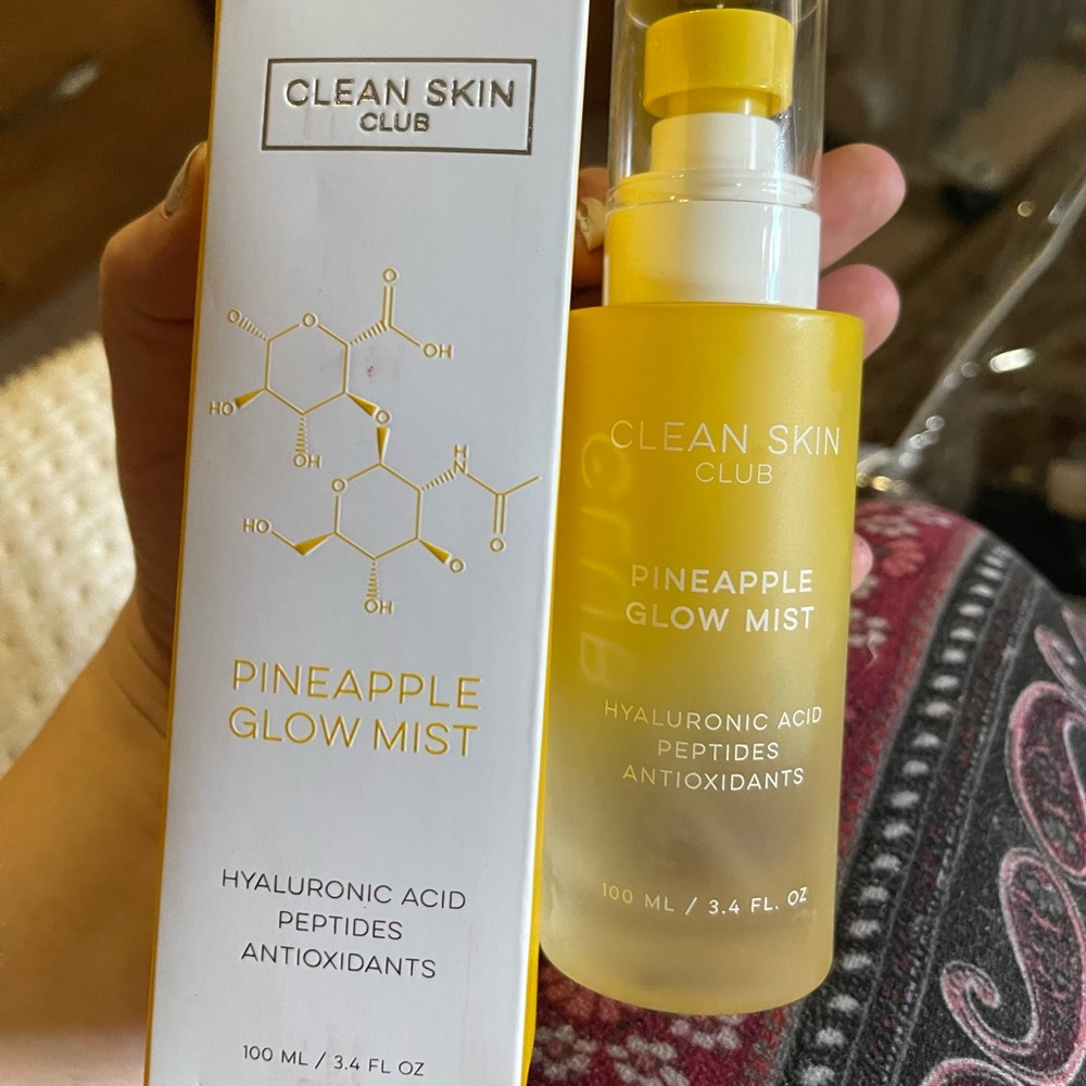 Pineapple glow misting spray for face